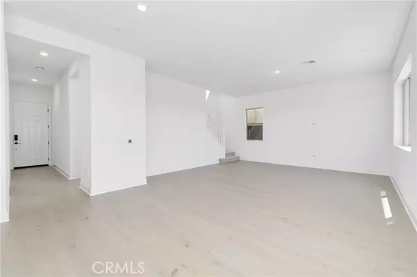 Irvine, CA 92618,208 Lily Loop