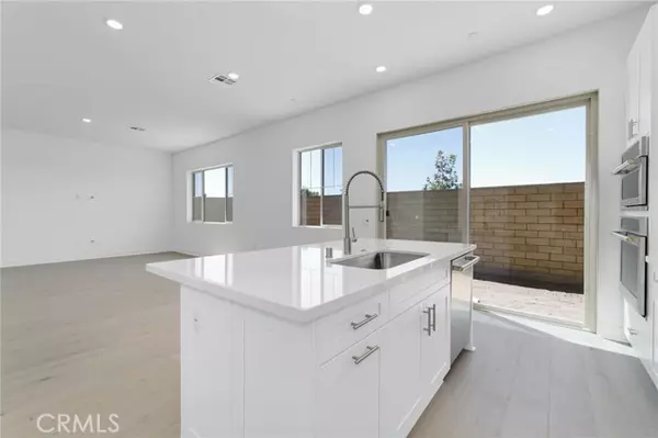 Irvine, CA 92618,208 Lily Loop