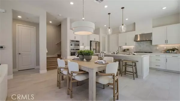 Valencia (santa Clarita), CA 91381,27448 Shining Willow Lane