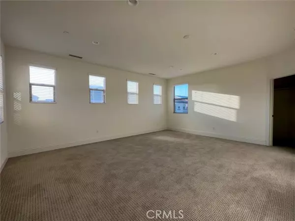 Tustin, CA 92782,18 Meadow Pl