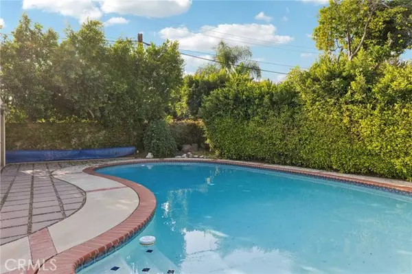 Burbank, CA 91506,527 S Orchard Drive