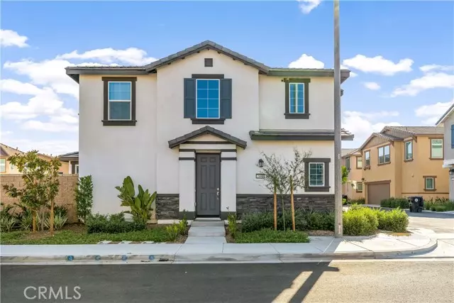 2498 Gunner Ridge Way, Rialto, CA 92377