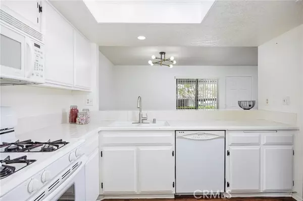 Lake Forest (el Toro), CA 92630,25644 Mont Pointe #1A