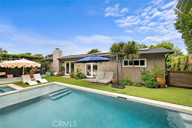 1585 Baker, Costa Mesa, CA 92626