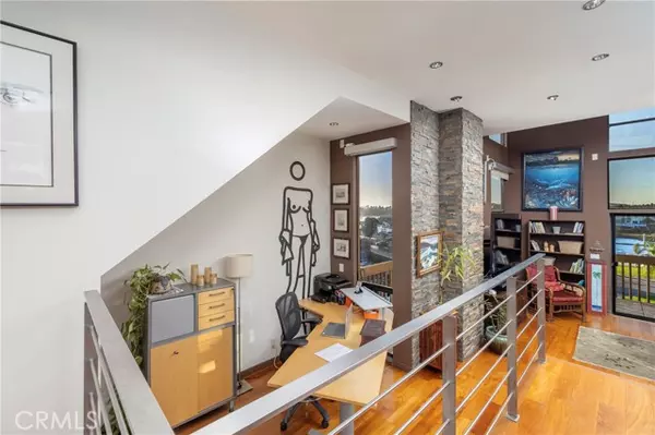 Long Beach, CA 90803,5327 Marina Pacifica Drive #Key 19