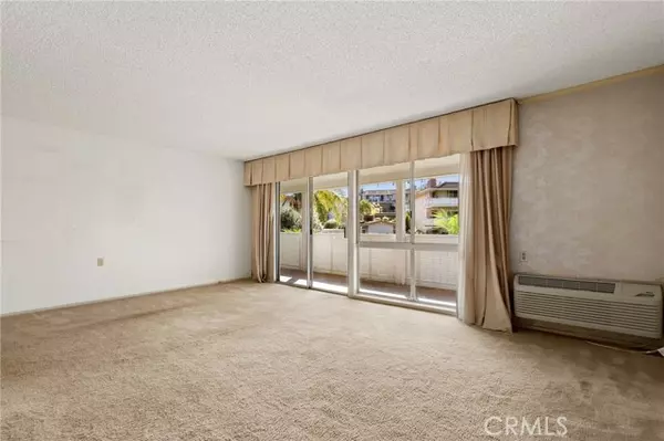 Laguna Woods, CA 92637,2285 Via Puerta #P