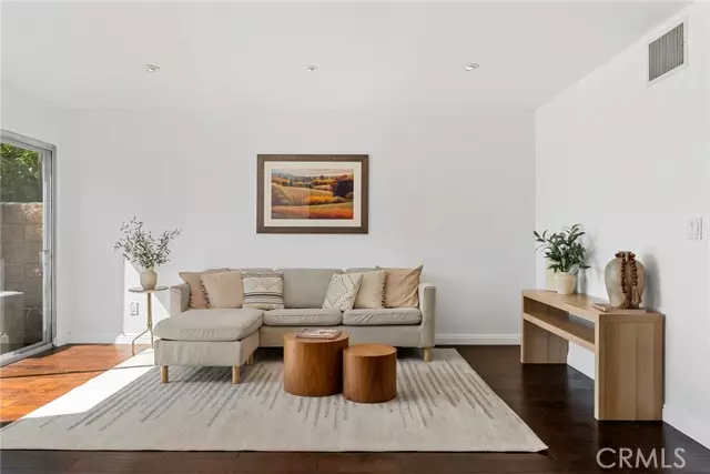 Santa Ana, CA 92703,5112 W 1st #C