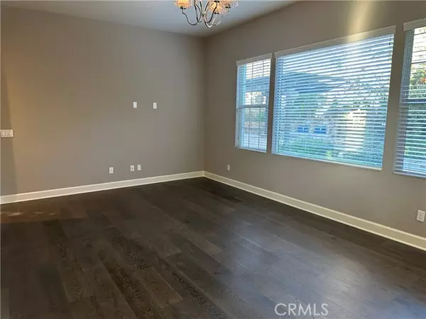 Irvine, CA 92618,102 Boda