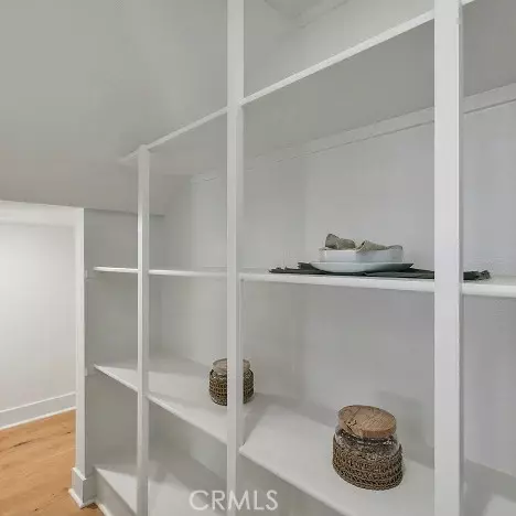 Valencia (santa Clarita), CA 91354,24381 Calle La Roca