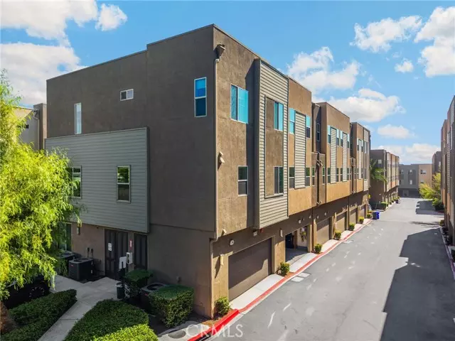 746 Farrier Way, Upland, CA 91786