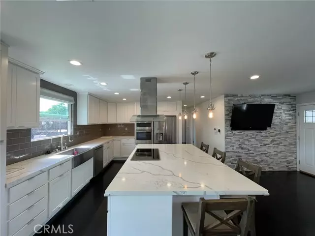 5352 Edinger, Huntington Beach, CA 92649