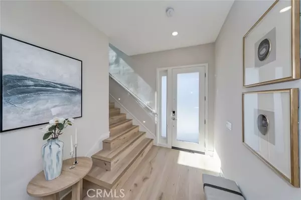 Irvine, CA 92618,56 Chasma