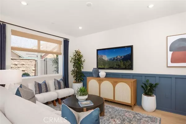 Westminster, CA 92683,7026 Solara Way