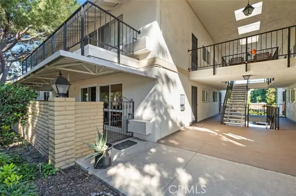 Laguna Woods, CA 92637,2118 Via Puerta #D