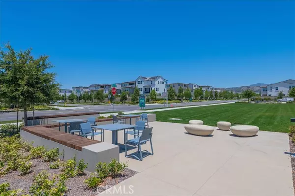 Lake Forest (el Toro), CA 92630,220 Holliston