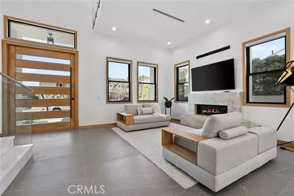 Huntington Beach, CA 92648,1828 Pine