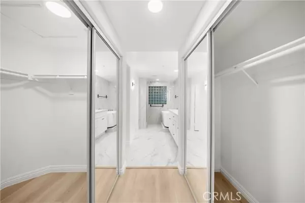 Irvine, CA 92612,2253 Martin #106