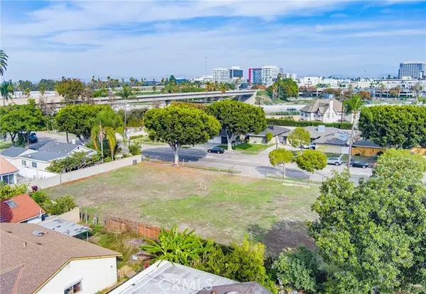 Santa Ana, CA 92706,2828 N Flower Street