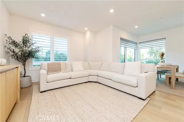 Irvine, CA 92612,1209 Rivington