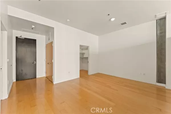 Los Angeles, CA 90015,1100 S Hope #1704