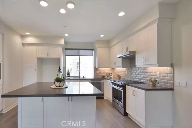 102 Novel, Irvine, CA 92618