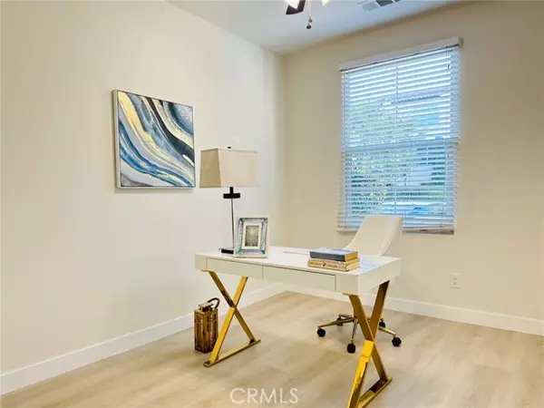 Irvine, CA 92618,52 Capricorn