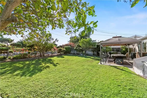 Huntington Beach, CA 92647,8572 Arnett