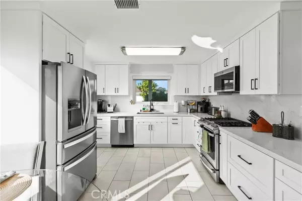 Huntington Beach, CA 92647,8572 Arnett