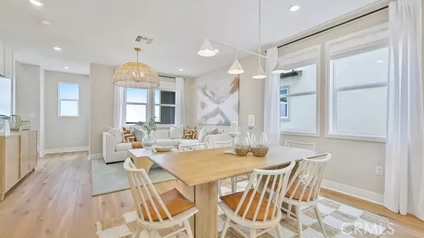 Valencia (santa Clarita), CA 91381,27459 Pistachio Way