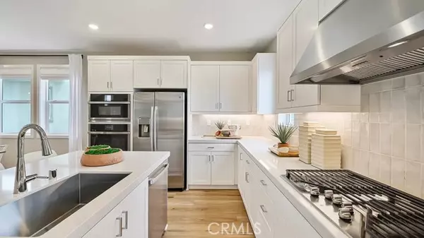 Valencia (santa Clarita), CA 91381,27459 Pistachio Way