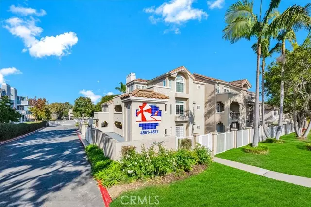 4561 Warner #201, Huntington Beach, CA 92649