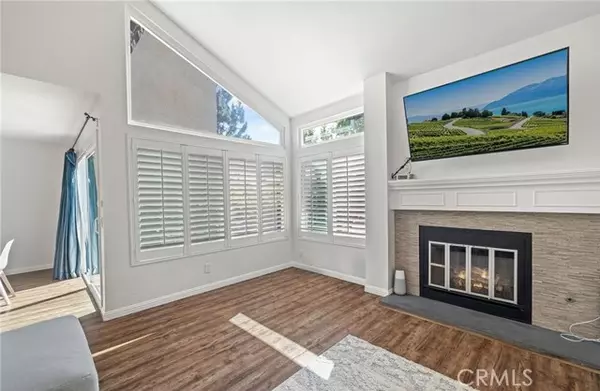 Irvine, CA 92612,164 Stanford Court #82