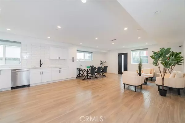 Los Angeles, CA 90038,5652 La Mirada Avenue