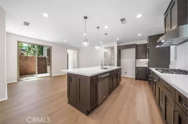 Irvine, CA 92618,120 Halo