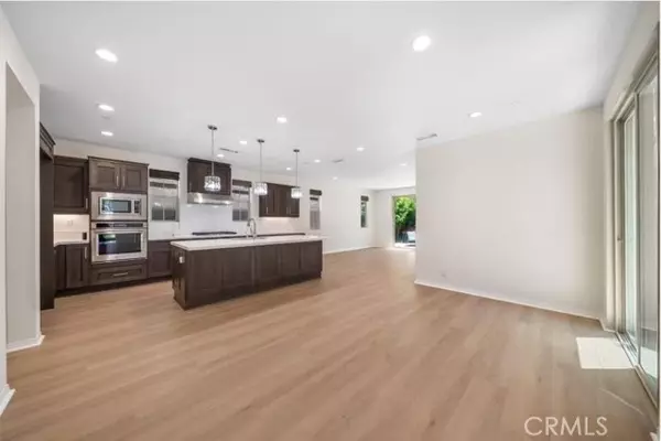 Irvine, CA 92618,120 Halo