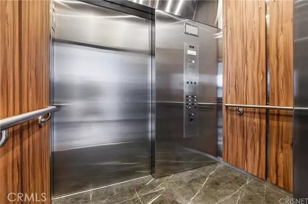 Valley Village, CA 91607,5110 Whitsett Avenue #105