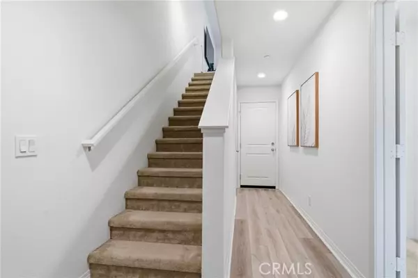 Anaheim, CA 92805,677 S District