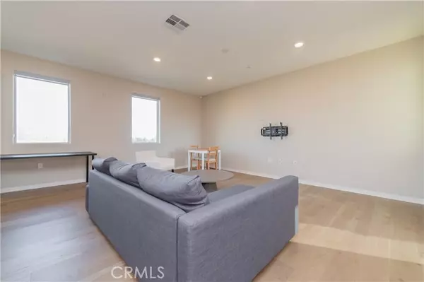 Irvine, CA 92612,135 Bowery