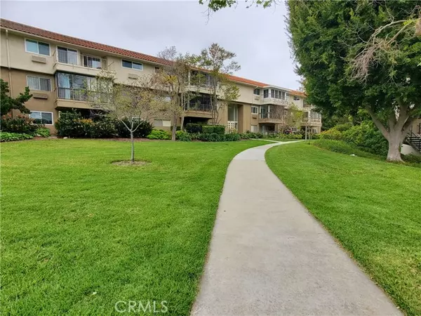 Laguna Woods, CA 92637,2396 Via Mariposa #2D