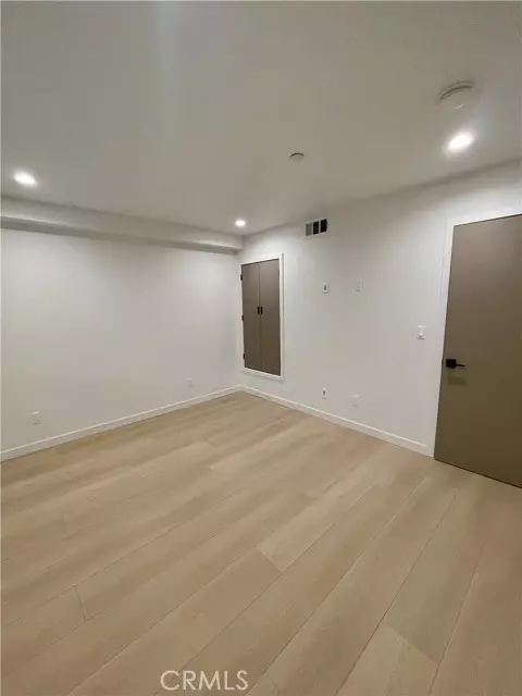 Los Angeles, CA 90037,611 W 41st Place #1/4