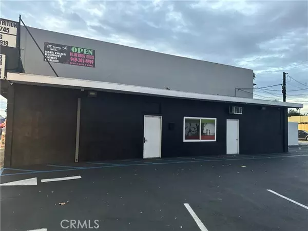 333 W 17th Street, Santa Ana, CA 92706