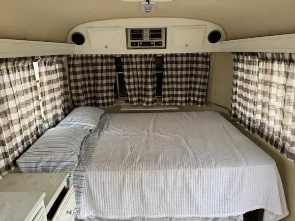 Twentynine Palms, CA 92277,68175 Pole Line