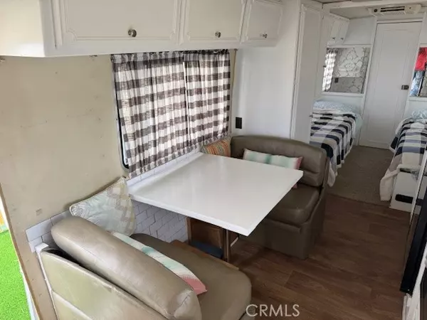 Twentynine Palms, CA 92277,68175 Pole Line