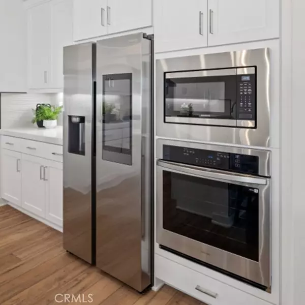 Valencia (santa Clarita), CA 91354,24507 Villa La Sombrilla