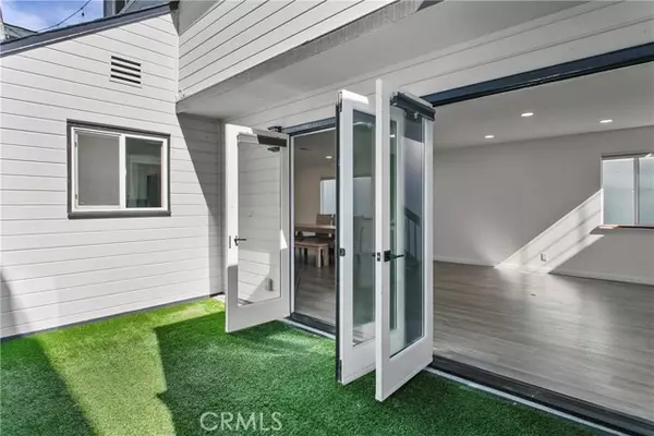 Corona Del Mar (newport Beach), CA 92625,719 Marigold Avenue