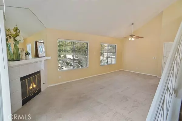 Valencia (santa Clarita), CA 91355,23933 Del Monte Drive #24