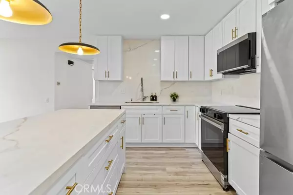 Lake Forest (el Toro), CA 92630,21921 Rimhurst Dr. #128-F