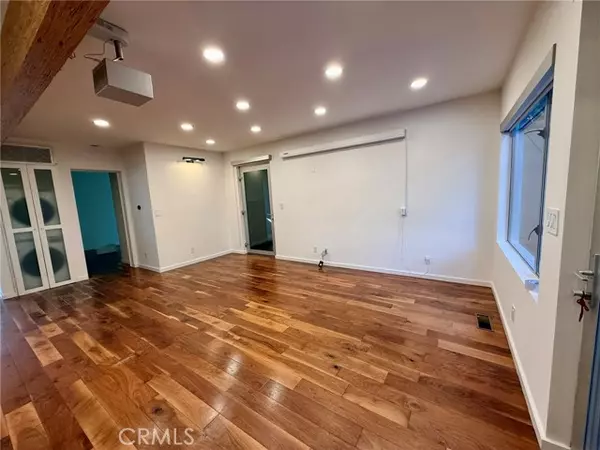 Venice (los Angeles), CA 90291,2302 Oakwood Avenue