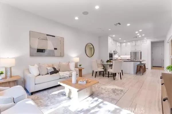 Irvine, CA 92618,209 Paramount