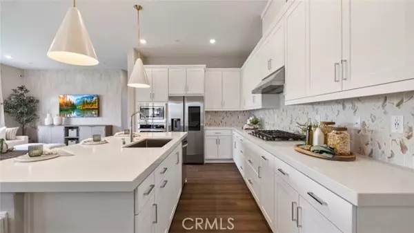 Valencia (santa Clarita), CA 91354,24517 Via La Sombrilla